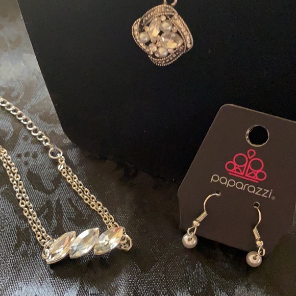 Paparazzi Necklace &Earrings &matching Bracelet